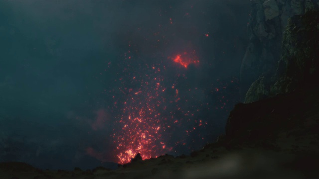 近距离:熔融岩浆碎片在空中飞出火山口的电影镜头