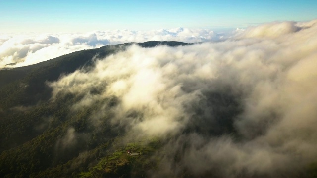 海浪冲击欧洲岛屿海岸