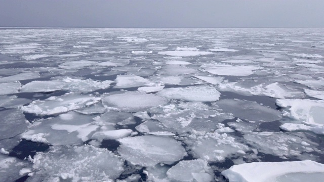 漂流冰和鄂霍次克海，北海道。