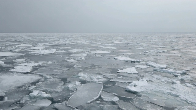 漂流冰和鄂霍次克海，北海道。