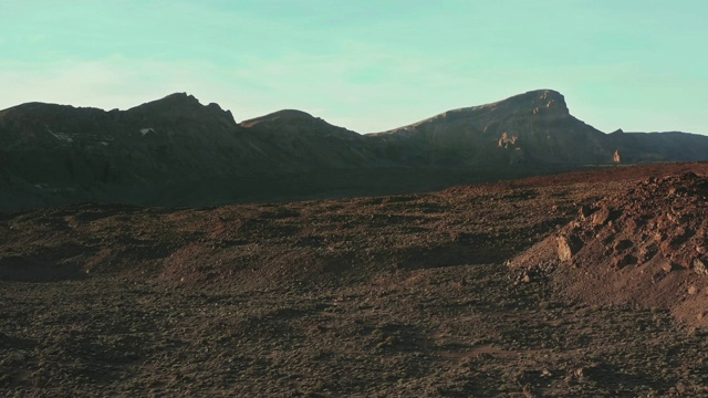 冰冻熔岩形成的火山沙漠形成了一种陌生的景观