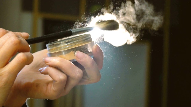 粉状爆炸化妆刷