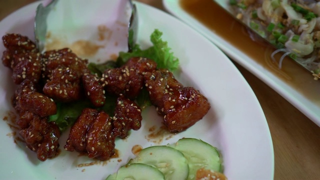 详情图-中国圆桌餐在餐厅很多菜