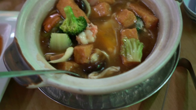 详情图-中国圆桌餐在餐厅很多菜