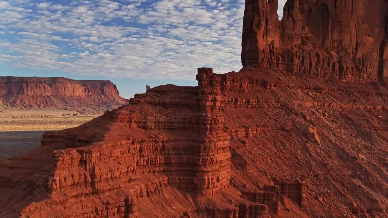 Mitten Butte，紀念碑谷在日出-空中