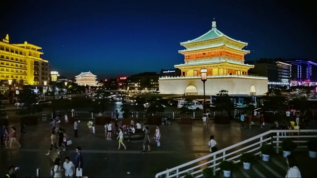 西安钟楼夜景，中国