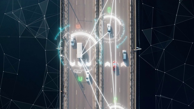 无人驾驶或自动驾驶汽车的4k鸟瞰图。经过高速公路的车辆车牌号、限速、身份证号码显示。未来的交通工具。人工智能。自己开车。