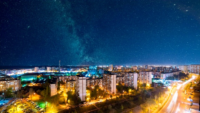 詳情圖-在星空背景下的美麗的夜城景色。時間流逝