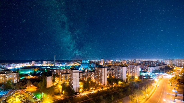 詳情圖-在星空背景下的美麗的夜城景色。時間流逝