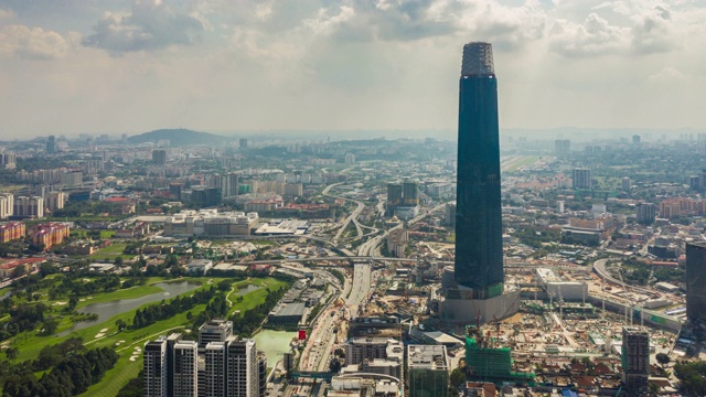 阳光明媚的一天吉隆坡城市巨型建筑交通道路航空全景图4k时间间隔马来西亚