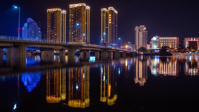 夜晚的时间照亮了三亚交通街道公寓综合体全景4k海南岛中国
