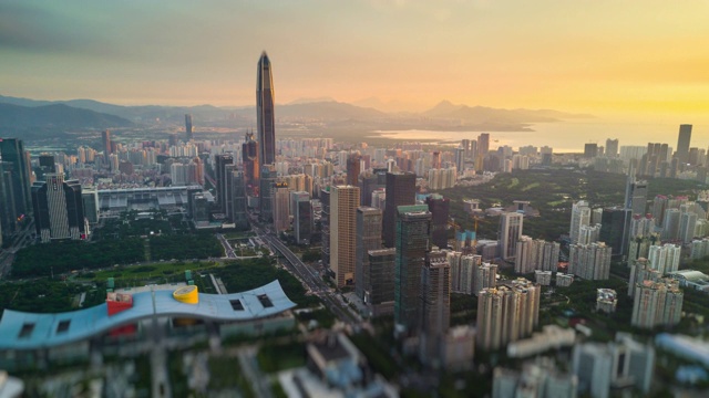 详情图-深圳城市景观KK100建筑日落天空市中心市政厅航拍全景4k倾斜移位时间推移中国