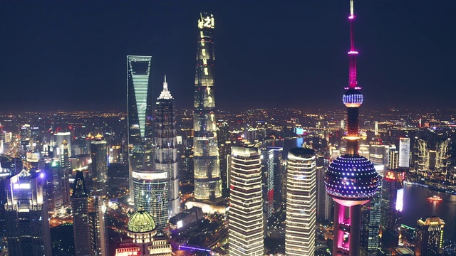 黄昏时上海城市天际线鸟瞰图