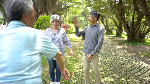 詳情圖-活躍的老年人練習(xí)太極