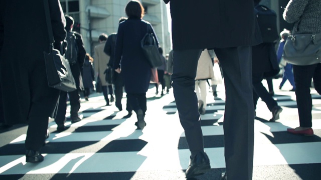 详情图-日本东京新宿清晨上班的商人