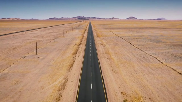 詳情圖-無(wú)盡的高速公路到魯?shù)吕锎目坡箍萍{米比亞航空視頻