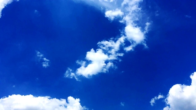 多云的蓝天时光流逝