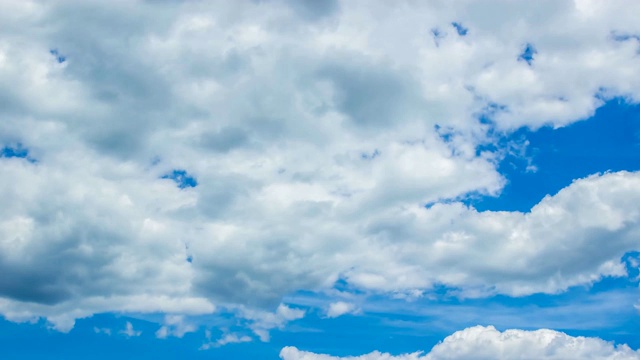 详情图-蓝色的天空，移动的云时间流逝