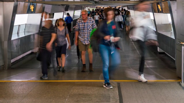 时光流逝，中国香港中环的人们