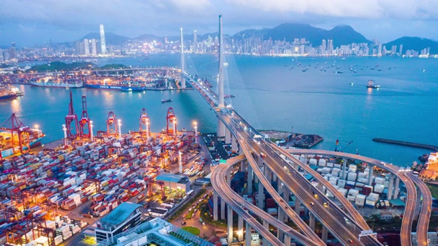 詳情圖-葵青貨柜碼頭在黃昏時的空中晝夜延時或超延時