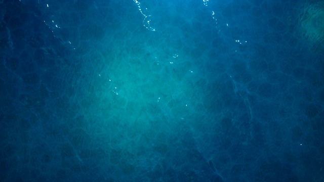 详情图-海或海，海浪近景。碧波海水。蓝色清澈的水。可以看到沙质海床。海浪俯视图。3,d动画4,k