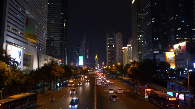 深圳市中心夜景时间灯火通明交通、步行桥全景4k中国