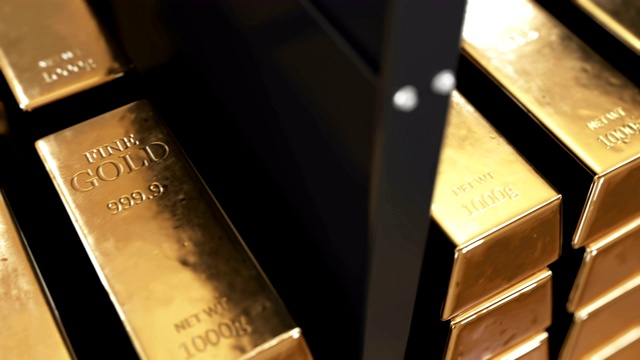 详情图-美丽的金条在金属架上与明亮的反光无缝。循环的3d动画黄金金条在金金库。银行和财富概念。