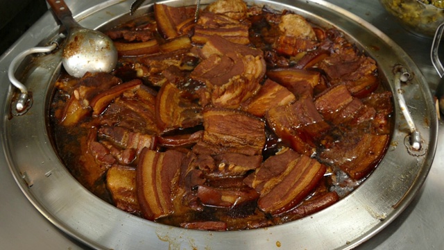 中国炖猪肉的锅