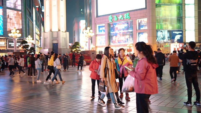 重庆购物街的慢镜头行人