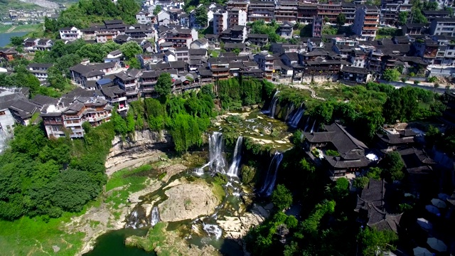 中国湖北芙蓉古镇鸟瞰图。