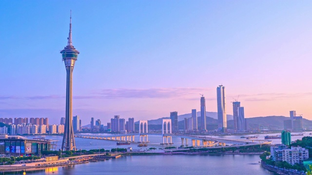 详情图-日落时分，澳门城市天际线全景，澳门塔地标和赛凡桥，繁忙城市的概念。