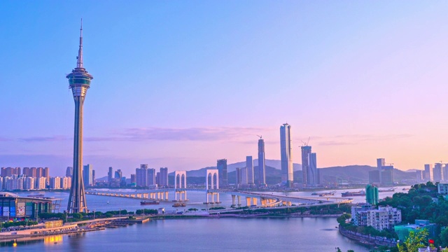 详情图-日落时分，澳门城市天际线全景，澳门塔地标和赛凡桥，繁忙城市的概念。