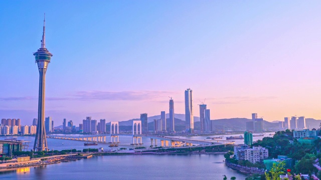 详情图-日落时分，澳门城市天际线全景，澳门塔地标和赛凡桥，繁忙城市的概念。