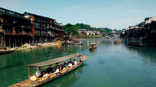 鸟瞰图凤凰古城风光，中国湖南