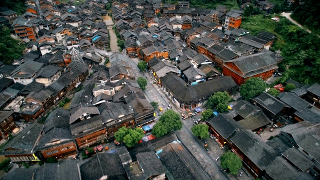 中国贵州肇兴东村清晨鸟瞰图