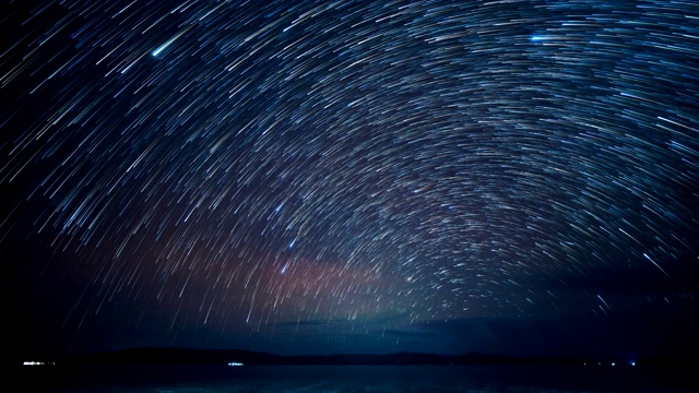 詳情圖-TL黑暗天空中的星跡海景附近的夜景封鎖