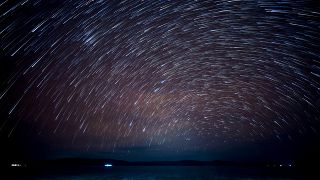 詳情圖-TL黑暗天空中的星跡海景附近的夜景封鎖