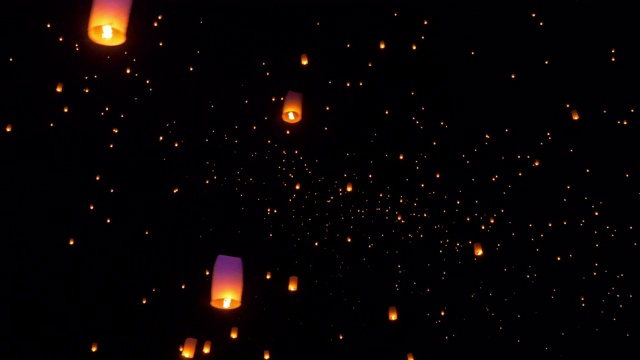 天灯飞向夜空