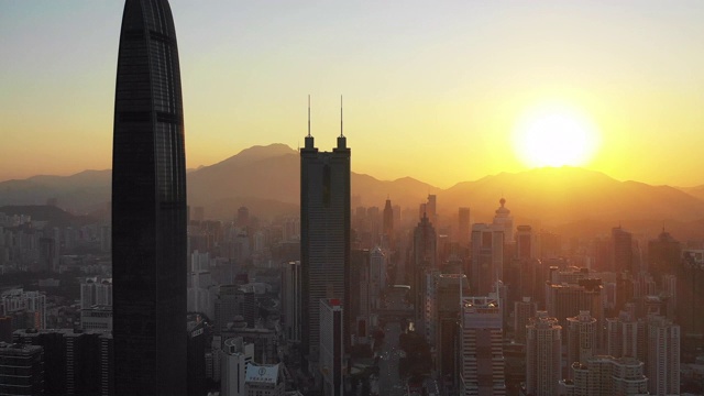 上午，中国广东省深圳的天际线