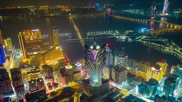 詳情圖-在中國香港島附近的澳門城市的夜景和摩天大樓