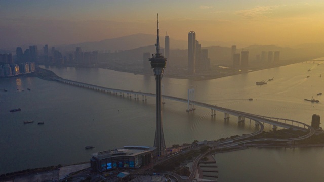 详情图-日落时分，中国香港岛附近的澳门城市和摩天大楼
