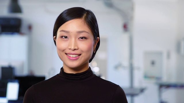 美丽的年轻亚洲女商人肖像