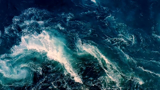 詳情圖-江水和大海的波浪在漲潮和退潮時(shí)相遇。