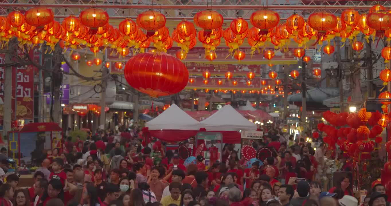 4 k slowmotion。中国的灯笼和舞龙在中国新年。