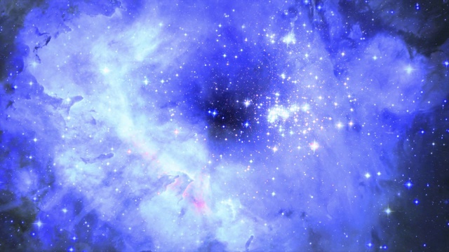 详情图-在云和气体的背景下，星星从观众身边飞过。计算机生成的蓝色空间背景。镜头掠过一片星空。