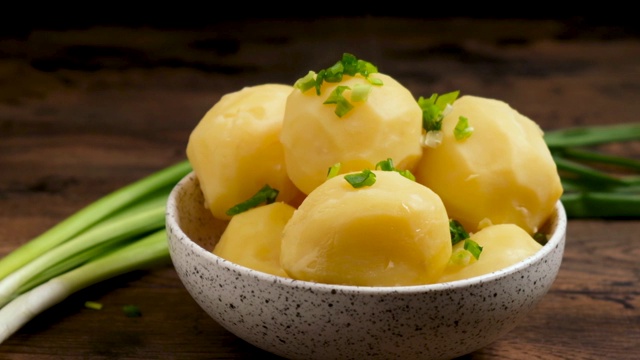 煮土豆加蔥