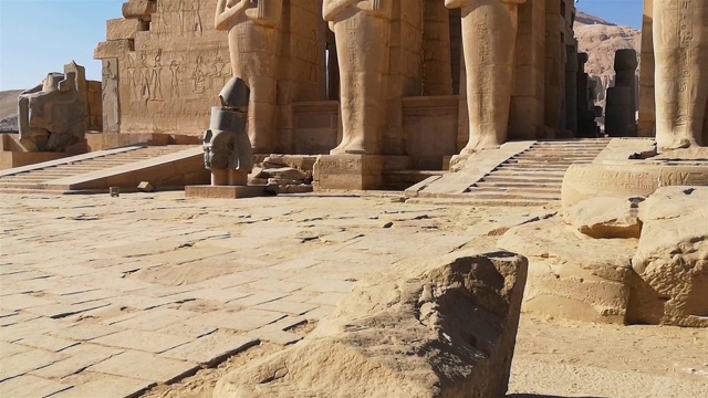 Ramesseum——公元前十三世纪法老拉美西斯二世的纪念神庙，位于上埃及，卢克索底比斯墓地的一部分