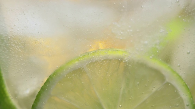 詳情圖-清新的冷雞尾酒加酸橙