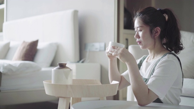詳情圖-女性與茶
