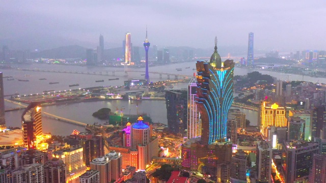 4k镜头鸟瞰澳门的夜晚。旅游目的地和旅游景点